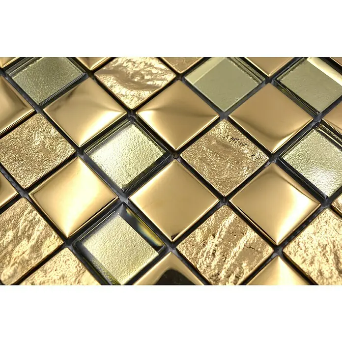 Mosaikfliese Quadrat Crystal XCM 32G03 - 30 x 30 cm, Gold, Glänzend - Nahaufnahme von Goldmosaikfliesen, die ein luxuriöses und schimmerndes Design für die Inneneinrichtung zeigen.