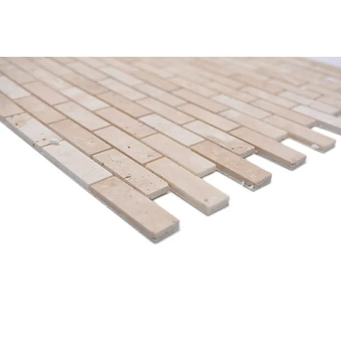 Selbstklebemosaik SAM 4NM92 - 30 x 30,5 cm, Beige, Glänzend - Nahaufnahme einer beigen Travertin-Mosaikfliese mit einer matten Oberfläche, ideal für Badezimmer- und Küchenrückwände.