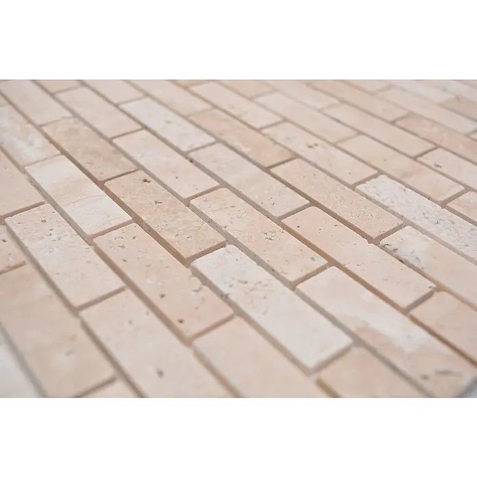 Selbstklebemosaik SAM 4NM92 - 30 x 30,5 cm, Beige, Glänzend - Beige Travertin-Mosaikfliesen in einem versetzten Ziegelmuster verlegt, ideal für stilvolle Wand- und Bodengestaltungen im Innenbereich.