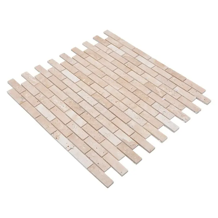 Selbstklebemosaik SAM 4NM92 - 30 x 30,5 cm, Beige, Glänzend - Nahaufnahme eines Mosaiks aus beigen Steinstäbchen, die ein geometrisches Muster bilden und eine natürliche Textur zeigen.
