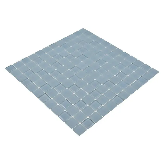 Selbstklebemosaik Quadrat Crystal Mix SAM 4CM18 - 30 x 30 cm, Grau, Matt - Detailaufnahme eines Mosaiks aus hellblauen Glasfliesen, ideal für Badezimmer- oder Küchenrückwände.