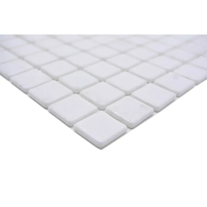 Mosaikfliese Eco Blanco VP100PAT - 31,6 x 31,6 cm, Weiß, Matt - Nahaufnahme eines weißen Mosaikfliesen-Musters, ideal für moderne Badezimmer- oder Küchengestaltungen.