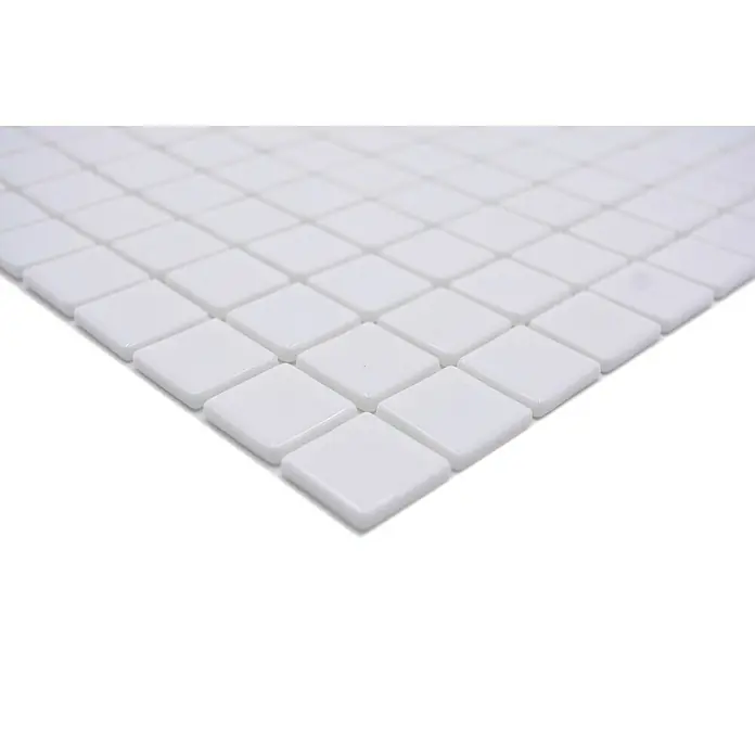 Mosaikfliese Eco Blanco VP100PUR - 31,6 x 31,6 cm, Weiß, Glänzend - Nahaufnahme von quadratischen, glänzenden, weißen Mosaikfliesen, die ein modernes und minimalistisches Design für Wände und Böden bieten.