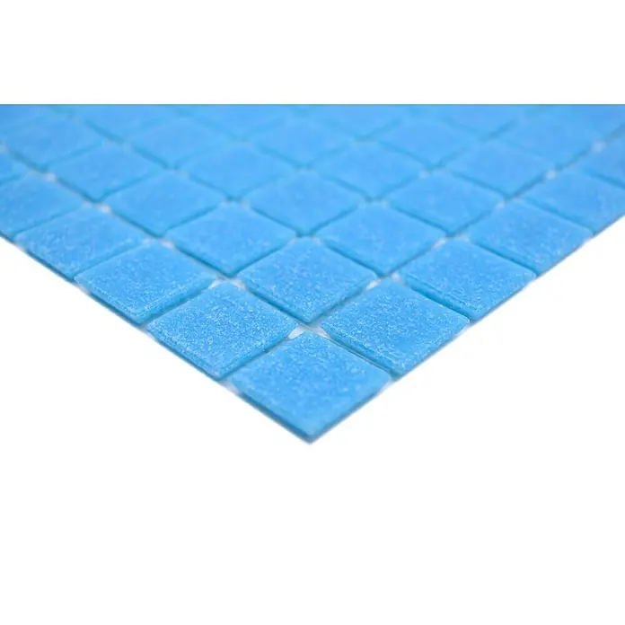 Mosaikfliese Quadrat Crystal Uni GM A 37P - 32,7 x 30,5 cm, Türkisblau/Blau, Glänzend - Nahaufnahme von blauen quadratischen Mosaikfliesen, die sich ideal für die Gestaltung von Badezimmern oder Küchen eignen.