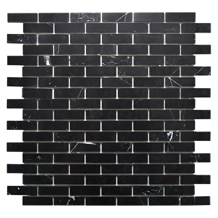 Selbstklebemosaik SAM 4NM82 - 30 x 30,5 cm, Schwarz, Glänzend - Eine Nahaufnahme eines Musters aus schwarzen Marmor-Mosaikfliesen mit hellgrauem Fugenmörtel, das eine elegante Textur erzeugt.