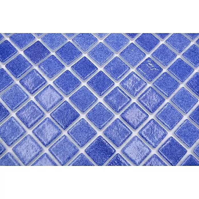 Mosaikfliese Eco Niebla VP508PUR - 31,6 x 31,6 cm, Meeresblau, Glänzend - Blaue, gesprenkelte, quadratische Mosaikfliesen im Rautenmuster angeordnet.