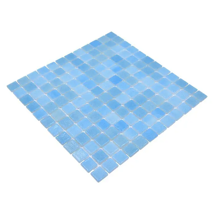 Mosaikfliese Eco Niebla VP501PUR - 31,6 x 31,6 cm, Blau/Türkis, Glänzend - Quadratische hellblaue Mosaikfliesen. Diese schönen Glasfliesen sind ideal für ein Schwimmbad oder ein Badezimmer und haben einen einzigartigen Look.