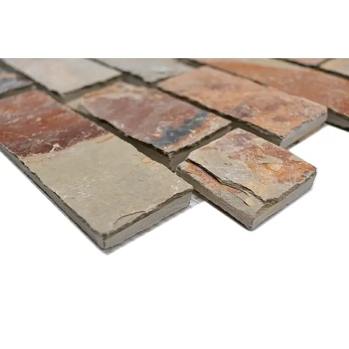 Mosaikfliese Brick Splitface XMS 546N - 30,5 x 30,5 cm, Beige/Braun, Matt - Nahaufnahme von Natursteinverblendern mit unterschiedlichen Farbtönen und Texturen für eine rustikale Wandgestaltung.