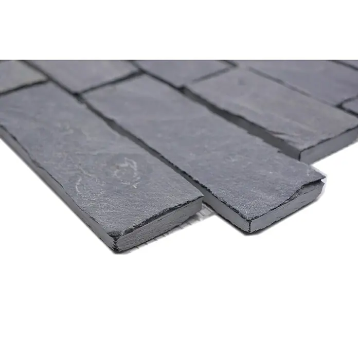 Mosaikfliese Brick Splitface XMS 547N - 30,5 x 30,5 cm, Schwarz, Matt - Nahaufnahme von grauen Schiefer-Wandverkleidungsfliesen. Diese Fliesen haben eine schöne Textur und sind ideal für die Wanddekoration.