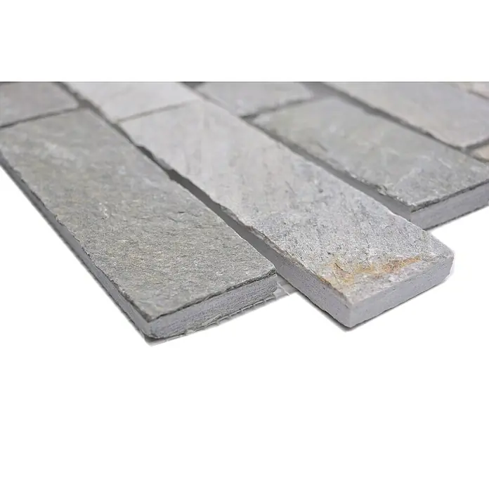 Mosaikfliese Brick Splitface XMS 548N - 30,5 x 30,5 cm, Beige, Matt - Nahaufnahme von grauen Natursteinverblendern, ideal für Wandgestaltung und Innenausbau.\n