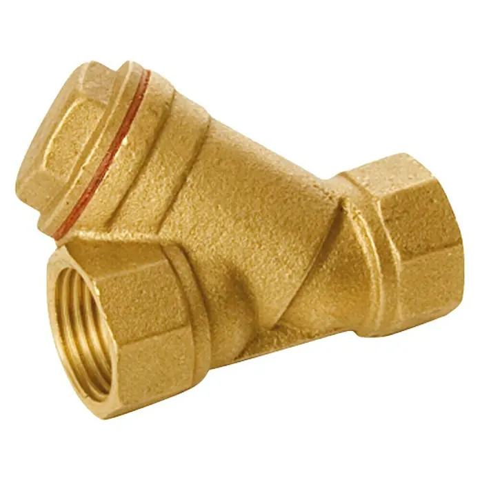 Filtro colador tipo Y - 1″ - Un accesorio de tubería con filtro Y dorado, utilizado para filtrar líquidos en sistemas de tuberías, con extremos hexagonales para una fácil instalación.