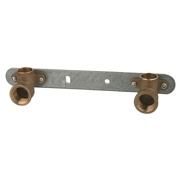 Montageeinheit - Innengewinde: ½″, Länge: 15 cm - Ein Wasserhahn-Montagebügel, bestehend aus einer Metallplatte mit zwei seitlichen Wasserhahnanschlüssen, präsentiert auf schwarzem Hintergrund.