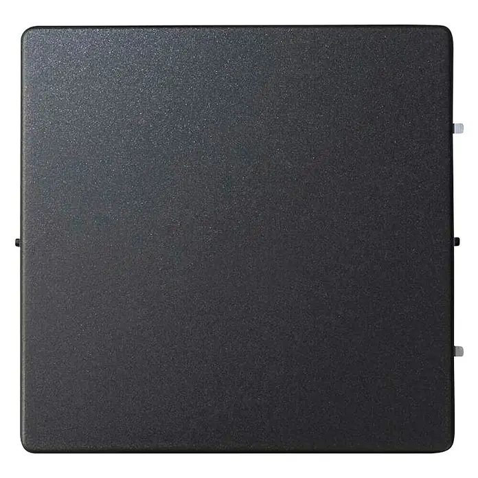 Simon 82 Mecanismo de conmutador Concept simple - Gris, Plástico, IP20 - Primer plano de una caja cuadrada de color negro mate. Este dispositivo compacto presenta una superficie elegante y accesorios discretos en los laterales.