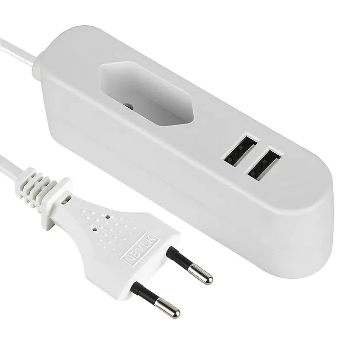 Voltomat Verlängerungskabel mit USB - 1,4 m, Weiß, H03VVH2-F - Weißer Stecker mit Steckdose und USB-Anschlüssen. Perfekt zum Aufladen von Geräten und zur Stromversorgung anderer Geräte.
