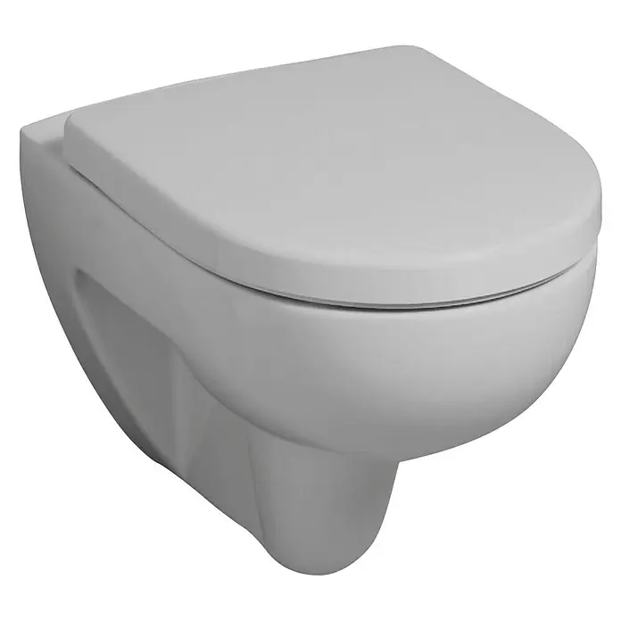 Geberit Renova Wand-WC - Mit Spülrand, Spülform: Tief, WC Abgang: Waagerecht, Manhattan - Nahaufnahme einer wandhängenden Toilette in Weiß. Das moderne Design passt perfekt in jedes Badezimmer und bietet Komfort und Stil.