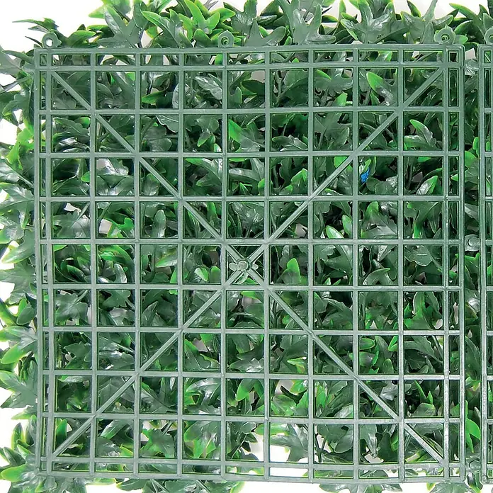 Jardín vertical Helix - Plástico, L x An: 50 x 50 cm - Primer plano de un panel de planta artificial verde con un patrón de cuadrícula cuadrada en la parte posterior. Ideal como decoración interior y exterior.