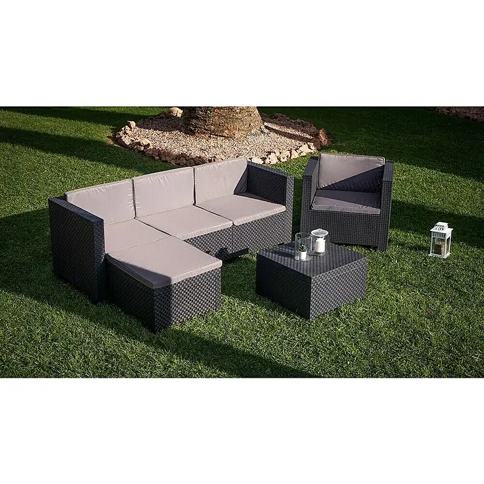 Shaf Conjunto de muebles Manhattan - 3 pzs., Polipropileno, Graphite - Un elegante conjunto de muebles de exterior con un sofá, sillón y mesa de mimbre negro, perfecto para relajarse en el jardín.