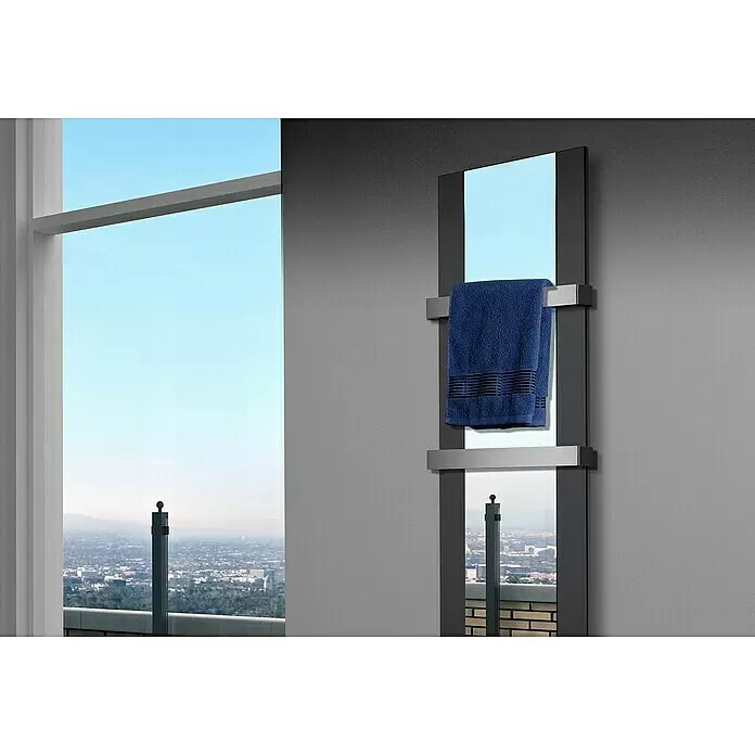 Szagato Designheizkörper Singapur - B x H: 470 x 1.800 mm, Schwarz, Mit 2 Handtuchhalter (50 mm) - Stimmungsaufnahme