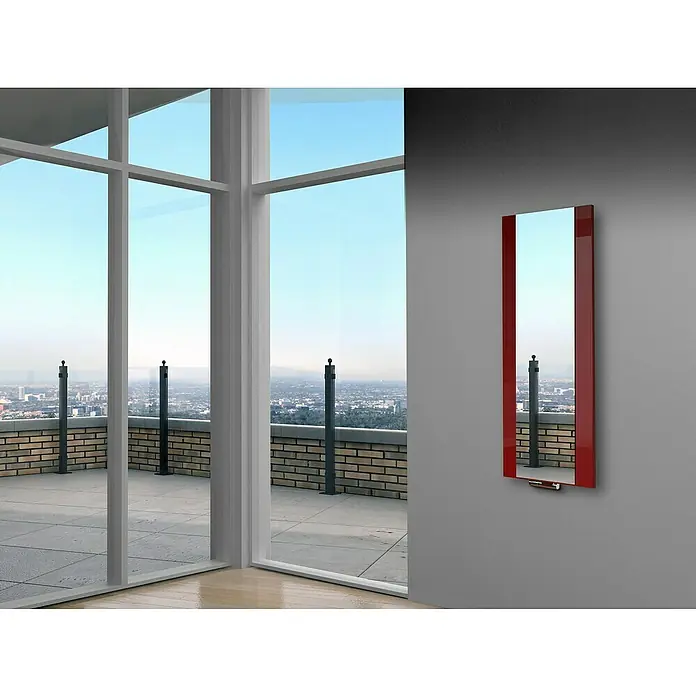 Szagato Designheizkörper Singapur - B x H: 470 x 1.200 mm, Wärmeleistung bei Vorlauftemperatur von 75 °C (D: 50): 799 W, Rot, Ohne Handtuchhalter - Modernes Interieur mit einem eleganten Spiegel an der Wand, der den Ausblick von einem hohen Gebäude reflektiert. Das Design ist minimalistisch.