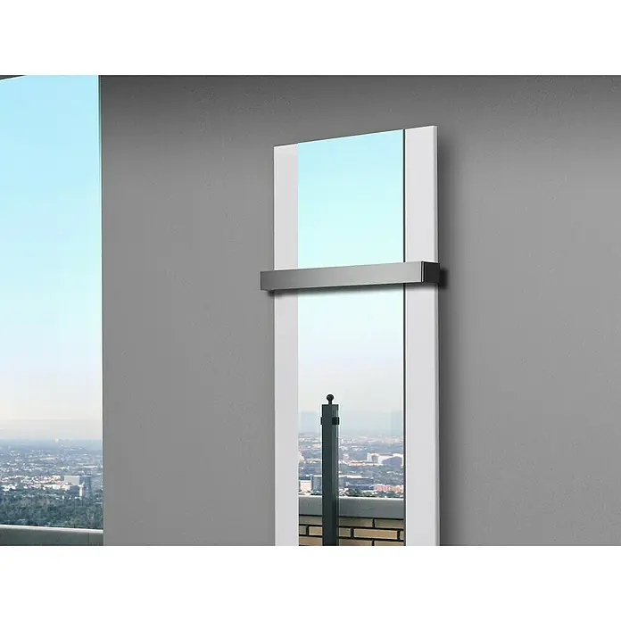 Szagato Designheizkörper Singapur - B x H: 470 x 1.200 mm, Wärmeleistung bei Vorlauftemperatur von 75 °C (D: 50): 799 W, Weiß, Mit 1 Handtuchhalter (50 mm) - Ein moderner, schlanker Spiegel mit Ablage in einem stilvollen Badezimmer, der Funktionalität und Design vereint.