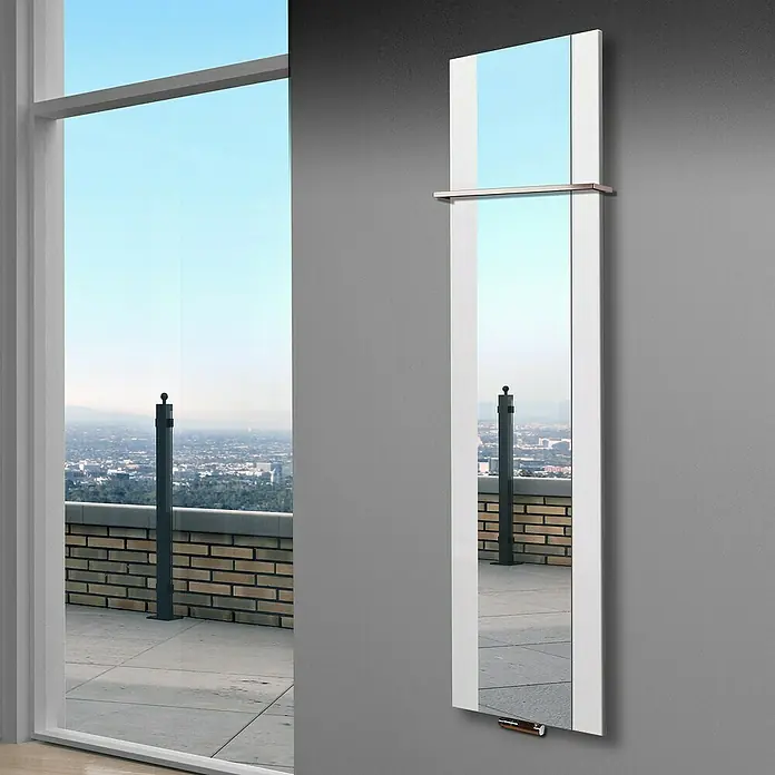 Szagato Designheizkörper Singapur - B x H: 470 x 1.800 mm, Weiß, Mit 1 Handtuchhalter (15 mm) - Elegantes, rechteckiges Spiegeldesign mit praktischer Ablage, perfekt für moderne Badezimmer und Ankleidezimmer.