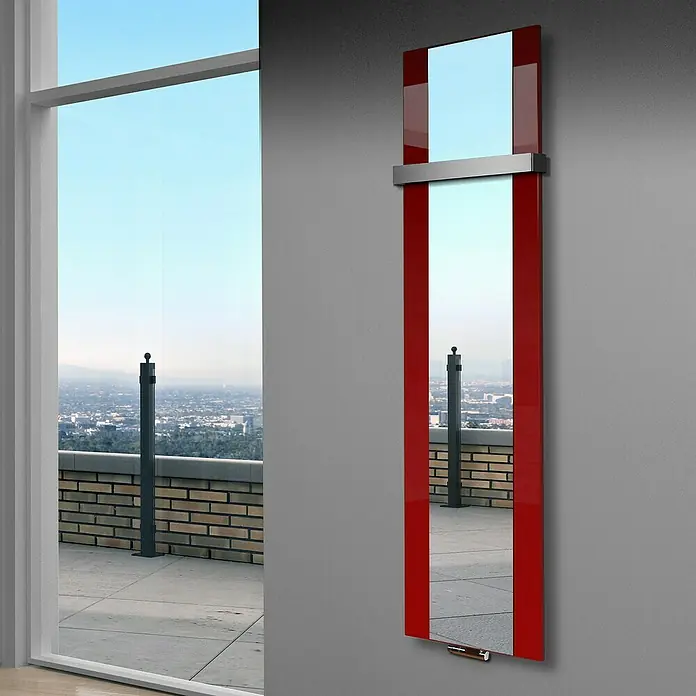 Szagato Designheizkörper Singapur - B x H: 470 x 1.800 mm, Rot, Mit 1 Handtuchhalter (50 mm) - Langer, schlanker Heizkörper in Rot mit Spiegel und Handtuchhalter im modernen Design, eine stilvolle Ergänzung für jedes Badezimmer.