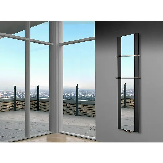 Szagato Designheizkörper Singapur - B x H: 470 x 1.800 mm, Schwarz, Mit 2 Handtuchhalter (15 mm) - Eine elegante, schwarze Handtuchheizung mit zwei Ablagen, die an einer grauen Wand in einem modernen Raum hängt.