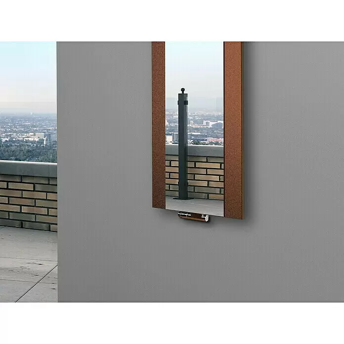 Szagato Designheizkörper Singapur - B x H: 470 x 1.200 mm, Wärmeleistung bei Vorlauftemperatur von 75 °C (D: 50): 799 W, Braun, Silber, Ohne Handtuchhalter - Rechteckiger Spiegel mit rotbraunem Rahmen und poliertem Metallhalter an einer Wand montiert.