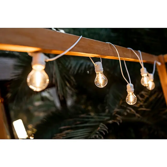 New Garden LED-Lichterkette Allegra - Außen, 8 m, Lichtfarbe: Neutralweiß - Dekorative Lichterkette mit warm leuchtenden Glühbirnen an einem Holzrahmen, ideal für eine gemütliche Atmosphäre im Freien.
