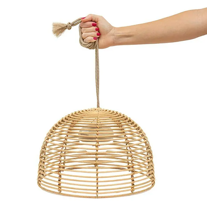 New Garden Akku-Pendelleuchte Bossa - L x B x H: 3 m x 35 cm x 22 cm, Beige, Warmweiß, 9 W, IP54 - Eine handgefertigte Hängeleuchte aus Rattan mit einem Seilgriff, die ein warmes, natürliches Licht in jedem Raum erzeugt. Perfekt für ein gemütliches Ambiente!