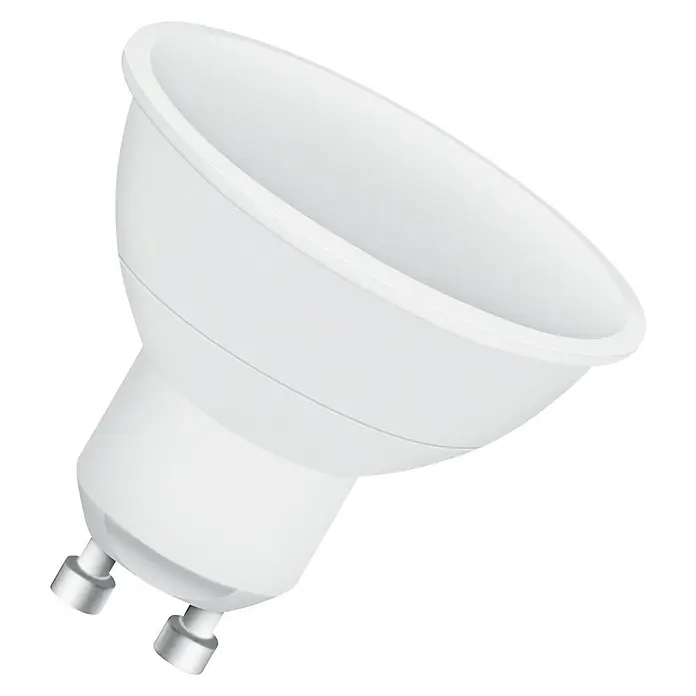 Osram LED-Lampe Star+ PAR16GU10, Dimmbar, RGBW, 250 lm, 4,5 W - Nahaufnahme einer weißen GU10 LED Lampe mit schwarzem Hintergrund, die sich ideal für moderne Beleuchtung eignet.