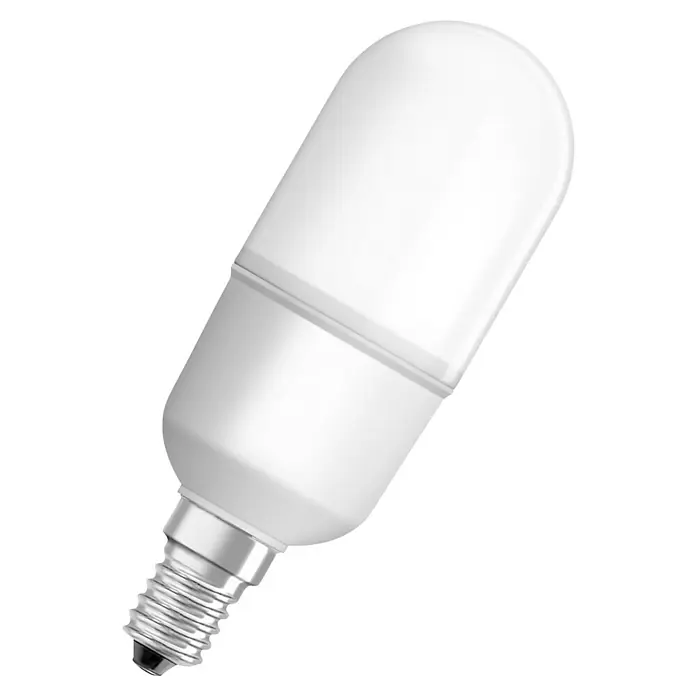 Osram Star LED-Lampe Stick - E14, Nicht Dimmbar, Warmweiß, 1.050 lm, 10 W - Eine Nahaufnahme einer LED-Lampe mit E14-Sockel. Die Lampe ist weiß und hat eine längliche Form mit abgerundetem Kopf. Ideal für energiesparende Beleuchtung.