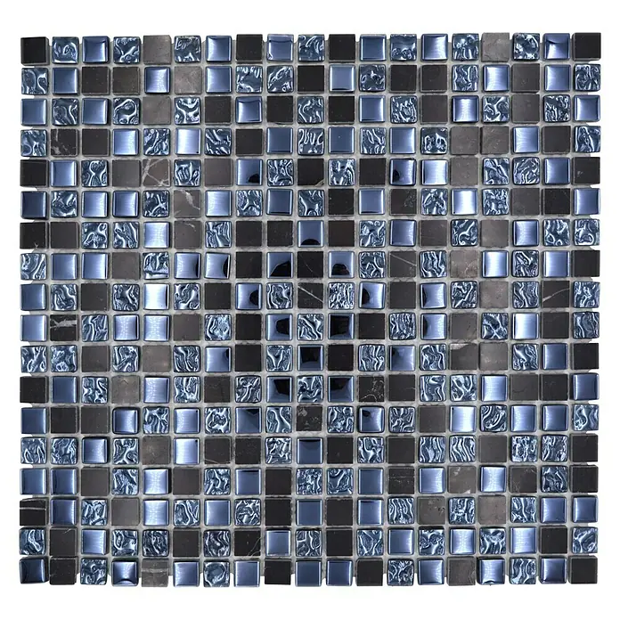 Mosaikfliese Quadrat Mix XCM M860 - 30,5 x 32,2 cm, Schwarz, Glänzend - Nahaufnahme eines Mosaiks aus blauen, grauen und schwarzen quadratischen Glasfliesen mit einer glänzenden Oberfläche.