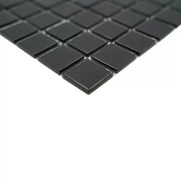 Mosaikfliese Quadrat Crystal Uni CM 4050 - 32,7 x 30,2 cm, Schwarz, Glänzend - Schwarze glänzende quadratische Mosaikfliesen diagonal angeordnet.