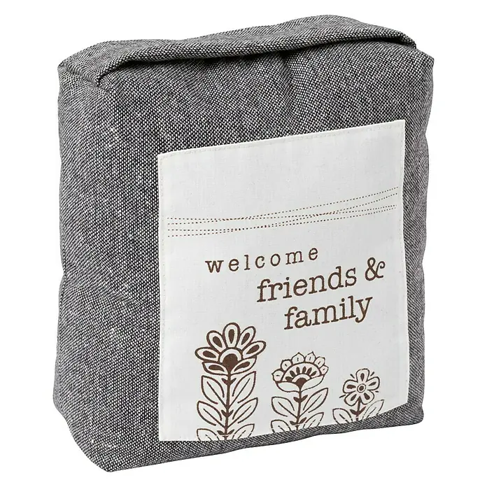 Bodentürstopper "Welcome Friends and Family" - L x B x H: 20 x 13 x 23 cm - Grauer Türstopper aus Stoff mit der Aufschrift "Willkommen Freunde & Familie" und floralem Design.