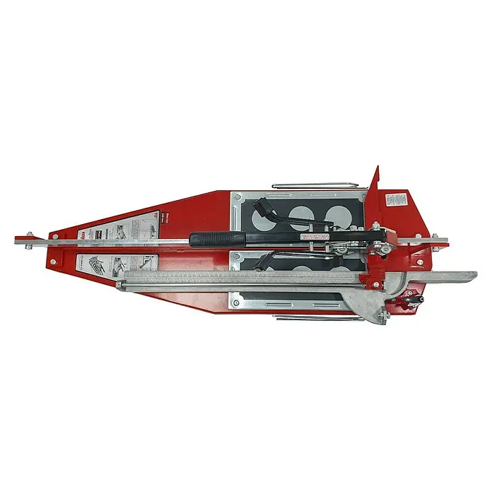 Heka Handfliesenschneider MaxiCut - Max. Schnittlänge: 850 mm, Max. Fliesenstärke: 18 mm - Eine rote Fliesenschneidmaschine, ein Werkzeug zum präzisen Schneiden von Fliesen, mit robustem Griff und Messsystem für genaue Schnitte.