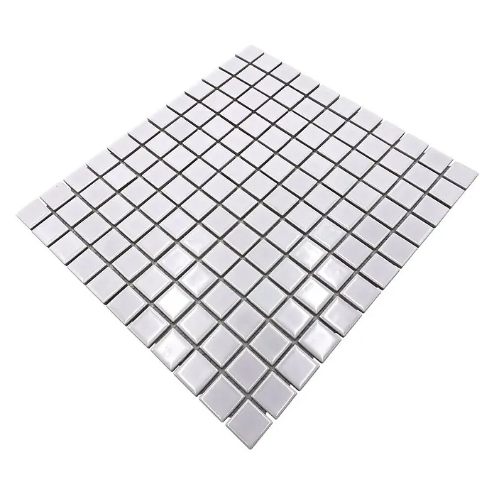 Mosaikfliese Quadrat Uni B 100 - 32,6 x 30 cm, Weiß, Glänzend - Nahaufnahme von weißen quadratischen Mosaikfliesen, ideal für moderne Badezimmer- oder Küchengestaltung.