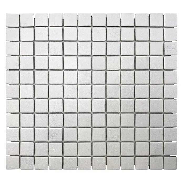 Mosaikfliese Quadrat Uni AT101 - 32,6 x 30 cm, Weiß, Matt - Nahaufnahme von weißen Mosaikfliesen, die ein quadratisches Muster bilden, perfekt für Küchen- oder Badezimmerböden.