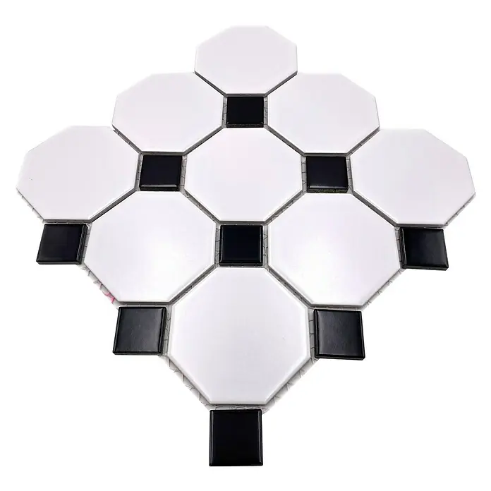 Mosaikfliese OCTA G 948N - 30 x 30 cm, Weiß/Schwarz, Matt - Bild eines Mosaiks aus weißen Achtecken und schwarzen Quadraten auf einer schwarzen Oberfläche.