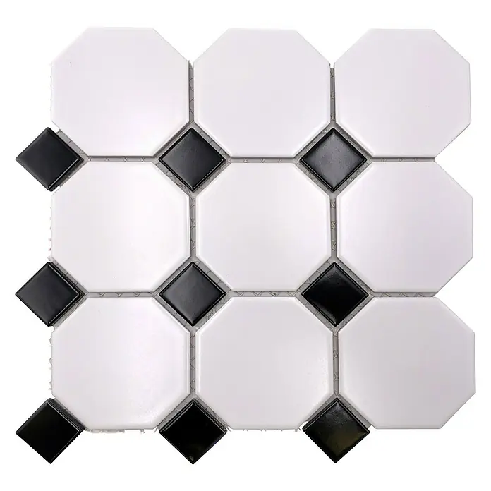 Mosaikfliese OCTA G 948N - 30 x 30 cm, Weiß/Schwarz, Matt - Nahaufnahme eines Musters aus weißen achteckigen und schwarzen quadratischen Mosaikfliesen, die ein klassisches Design für Badezimmerböden bieten.