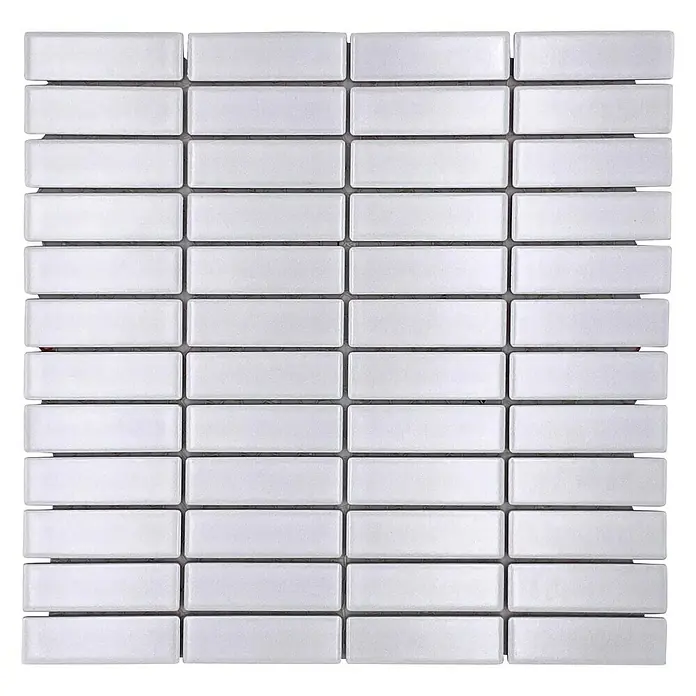 Mosaikfliese Stäbchen Uni ST 320 - 29,7 x 29 cm, Weiß, Matt - Nahaufnahme einer rechteckigen, glänzenden weißen Keramikfliese, die eine moderne und minimalistische Ästhetik für Badezimmer und Küchen bietet.