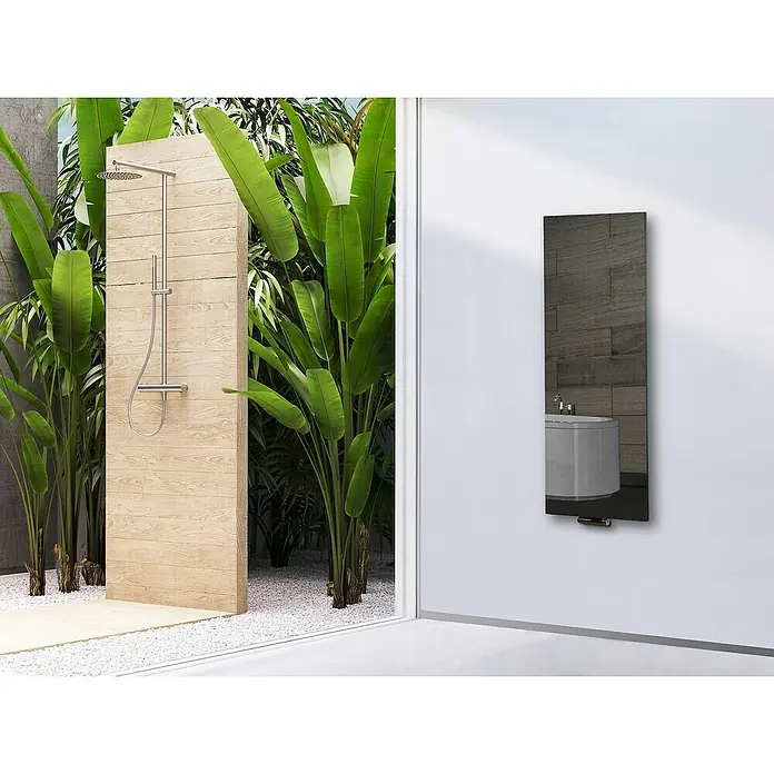 Szagato Designheizkörper Montevideo - B x H: 470 x 1.200 mm, Wärmeleistung bei Vorlauftemperatur von 75 °C (D: 50): 799 W, Silber, Ohne Handtuchhalter - Ein modernes Badezimmer mit einer Dusche im Freien und einem stilvollen, an der Wand montierten Heizkörper.