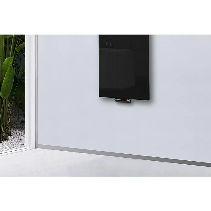 Szagato Designheizkörper Montevideo - B x H: 470 x 1.200 mm, Wärmeleistung bei Vorlauftemperatur von 75 °C (D: 50): 799 W, Schwarz, Mit 1 Handtuchhalter (15 mm) - Ein modernes Badezimmer mit einem eleganten, an der Wand montierten Spiegel. Das stilvolle Design wertet den Raum optisch auf.