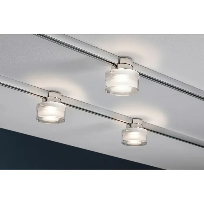 Paulmann URail LED-Spot Topa - 5,2 W, Chrom matt/Transparent/Satin, L x B x H: 73 x 80 x 80 mm - Elegante LED-Deckenspots mit klarem Zylinderdesign. Die Spots sind in einer silbernen Schiene montiert und erzeugen ein warmes, einladendes Licht.