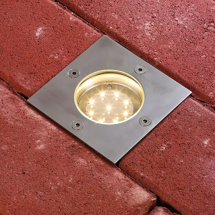 Paulmann Plug & Shine Foco para empotrar en suelo - 3,6 W, Blanco cálido, IP65, Cuadrado - Luz empotrable de acero inoxidable con iluminación LED para uso exterior, incrustada en adoquines rojos.