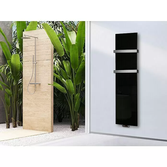 Szagato Designheizkörper Montevideo - B x H: 470 x 1.800 mm, Schwarz, Mit 2 Handtuchhalter (50 mm) - Stimmungsaufnahme