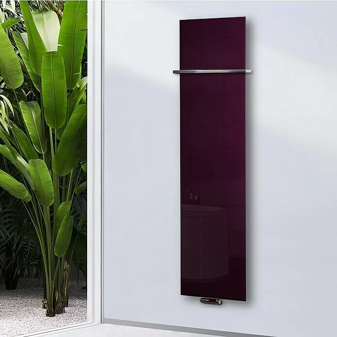 Szagato Designheizkörper Montevideo - B x H: 470 x 1.800 mm, Purpur Violett, Mit 1 Handtuchhalter (15 mm) - Stimmungsaufnahme