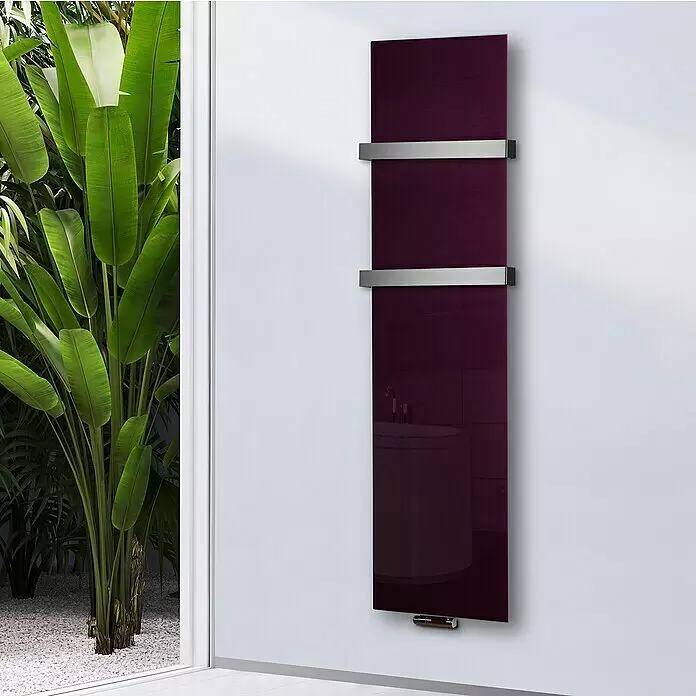 Szagato Designheizkörper Montevideo - B x H: 470 x 1.800 mm, Purpur Violett, Mit 2 Handtuchhalter (50 mm) - Stimmungsaufnahme