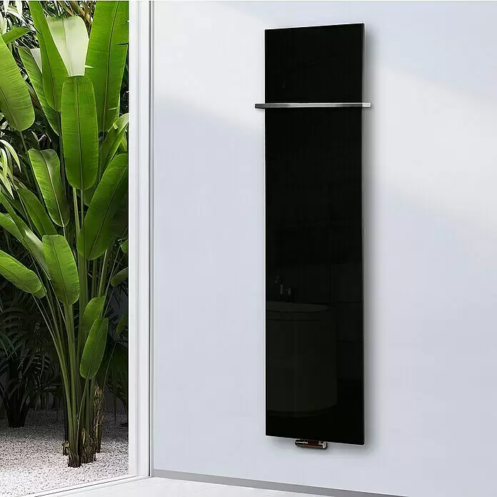 Szagato Designheizkörper Montevideo - B x H: 470 x 1.800 mm, Schwarz, Mit 1 Handtuchhalter (15 mm) - Stimmungsaufnahme