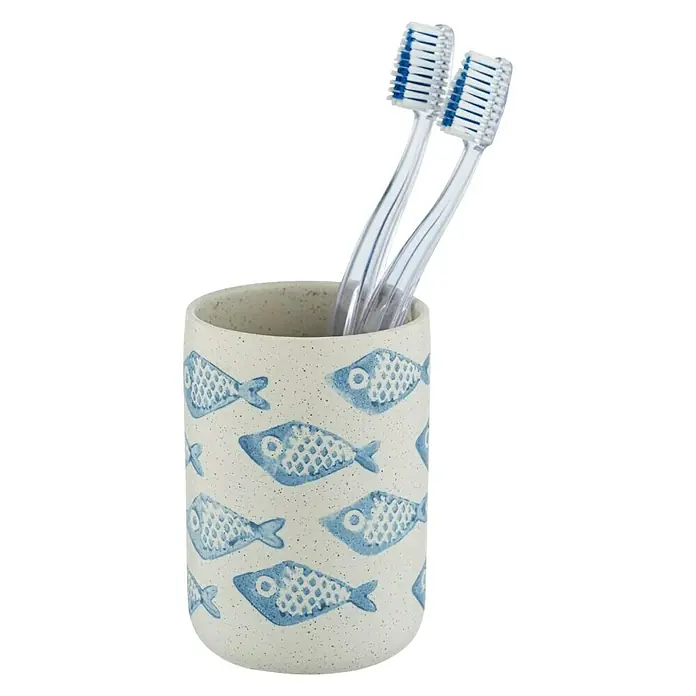 Wenko Zahnputzbecher Aquamarin - Durchmesser: 8 cm, Keramik - Zahnputzbecher mit Fischmuster und zwei Zahnbürsten, ideal für das Badezimmer.